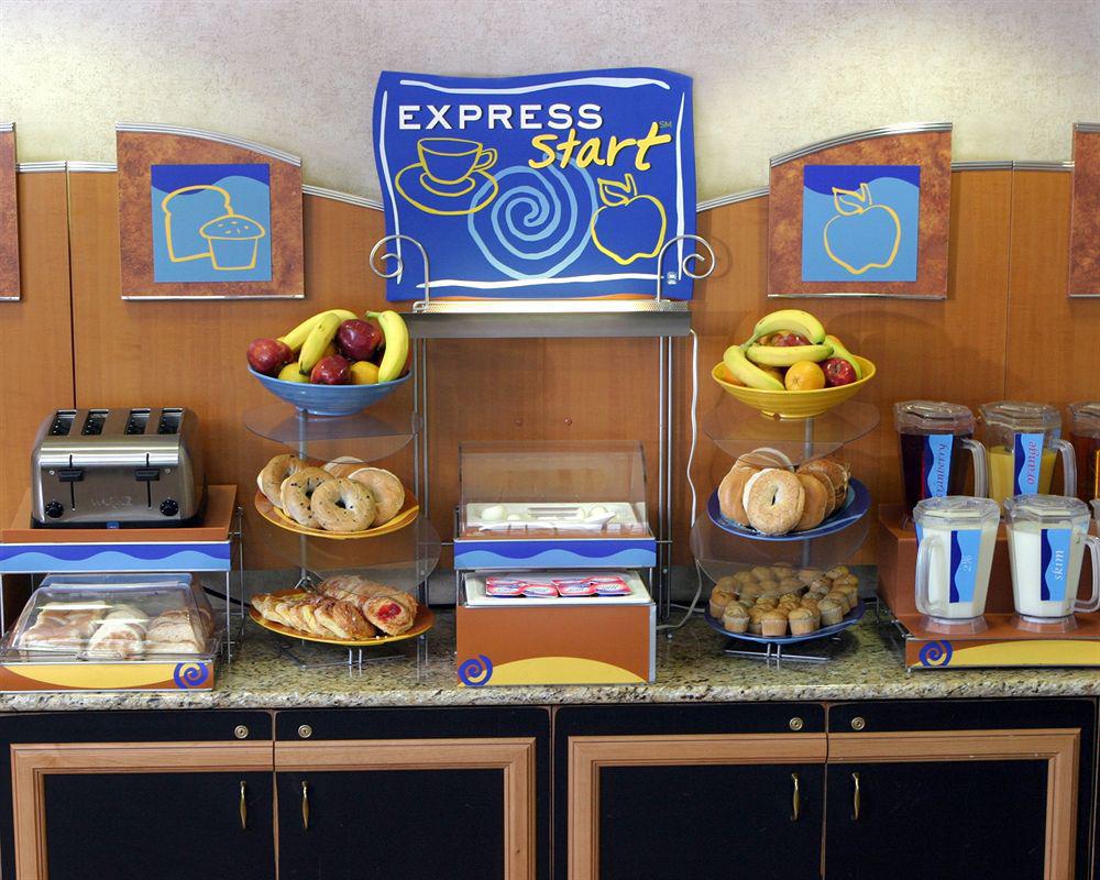 Holiday Inn Express Hotel And Suites Fort Worth/I-20 מראה חיצוני תמונה