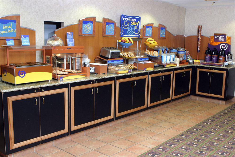 Holiday Inn Express Hotel And Suites Fort Worth/I-20 מראה חיצוני תמונה